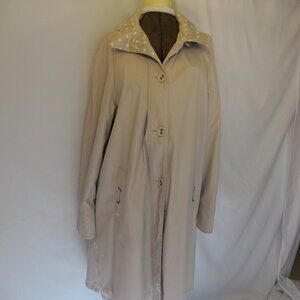 Norm Thompson beige raincoat with detachable hood